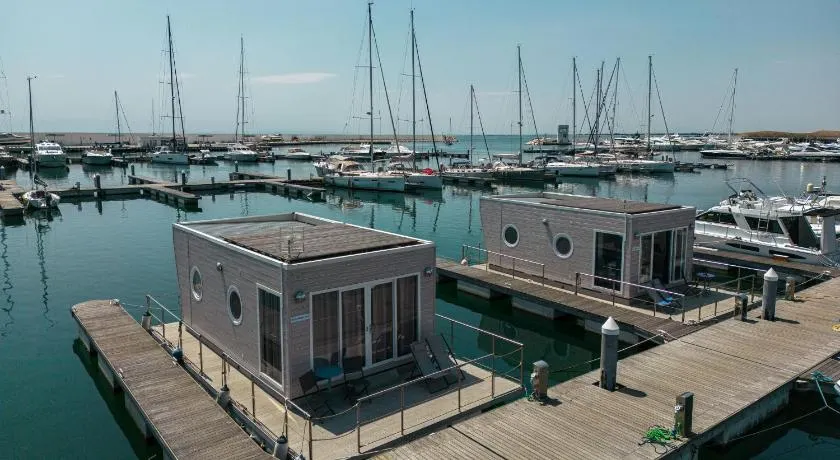 Marina del Gargano Houseboat - Image 1