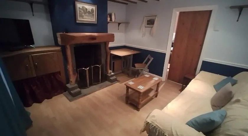 Cozy Village Cottage - Image 1