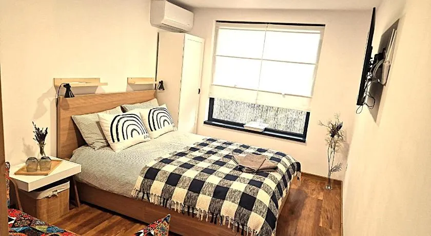 Georgia Tiny House - Hiperbara Livezeni Mures - Image 1
