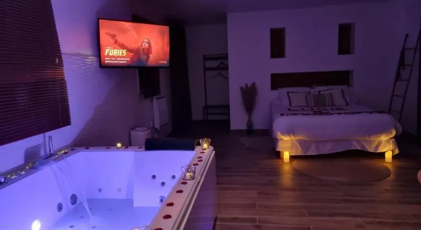 Evasion Romantique love room jacuzzi jardin privé proche Paris - Image 1