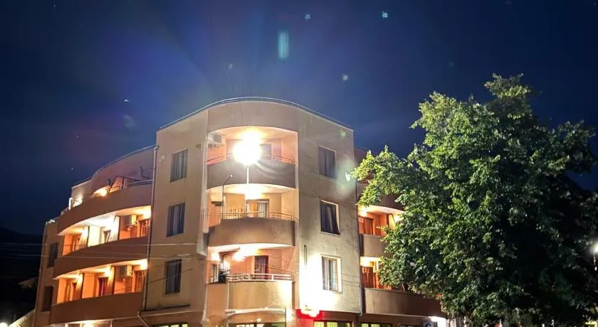 Gelov Hotel - Image 1