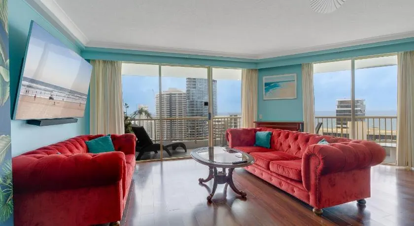Stylish 1BR Beachside Escape - Heart of Gold Coast - Image 1