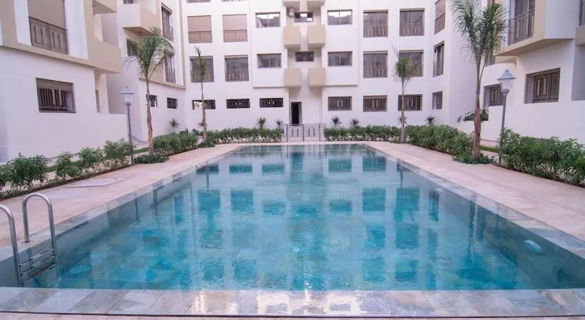 Luxury apartment fully furnished - Image 1