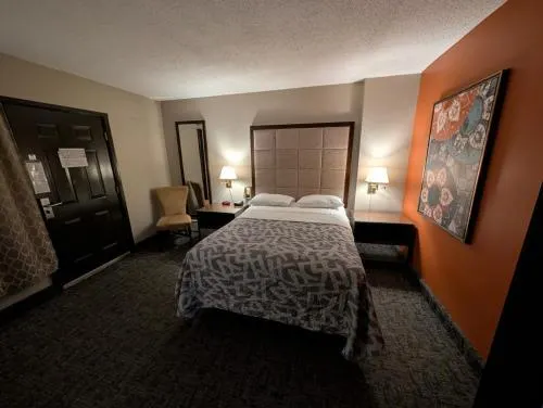 Hickory West Inn - Image 1