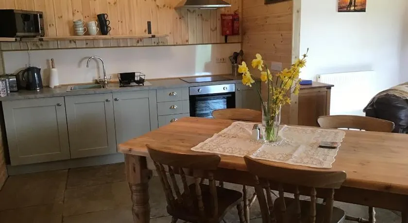 1 Bed Lodge-Sleeps 4-Pet Friendly-Free Parking - Image 1