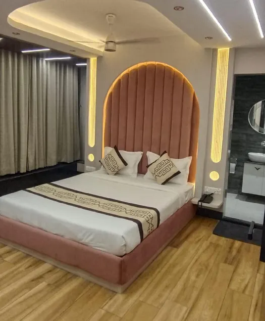 Hotel Meera International - Image 1