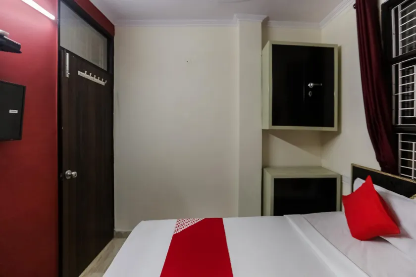 Hotel O Sunshine - Image 1