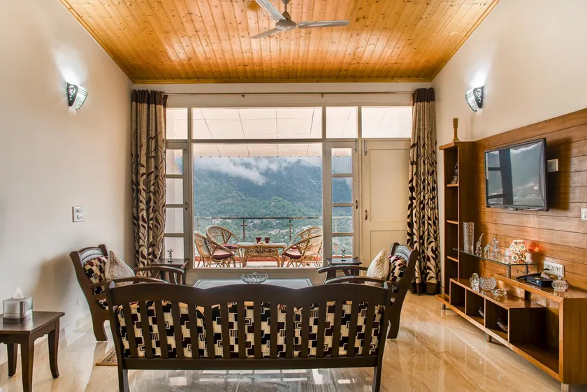 Kasauli Edge Apt with Balcony. - Image 1