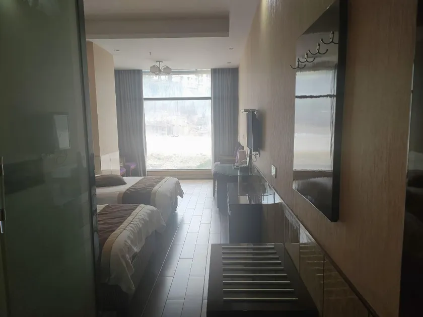 Golden Nuoshui Hotel - Image 1