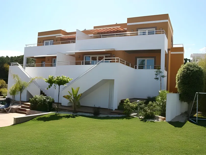 Pine Tree Seaside Apartments 500m to Beach - Image 1