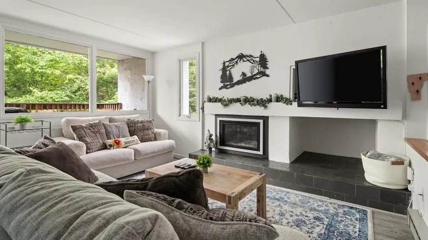 All Season Warren Condo Near Sugarbush Resort - Image 1