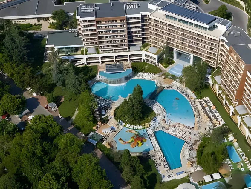 Flamingo Grand Hotel & Spa - Image 1