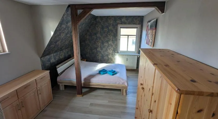 Ruhiges Dachgeschoss-Apartment im Südosten von Dresden - Image 1