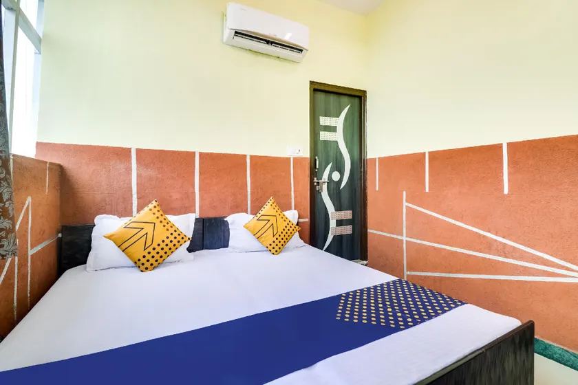SPOT ON 66962 Hotel Hari - Image 1