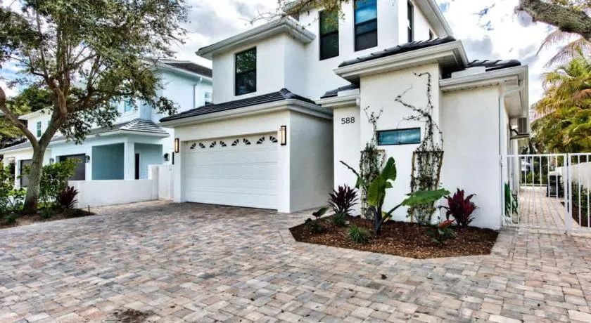 Sorrento Cabana -1 BR, 1 BA Cabana Near Vanderbilt Beach, Perfect for a Relaxing Beachside Escape! - Image 1
