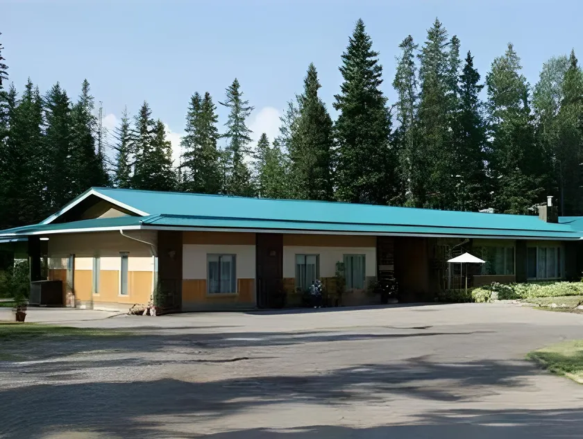 Rustlers Lodge - Image 1