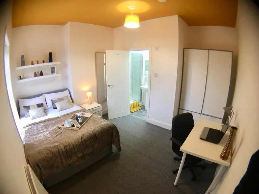 Townhouse @ 87 Walthall Street Crewe - Image 1