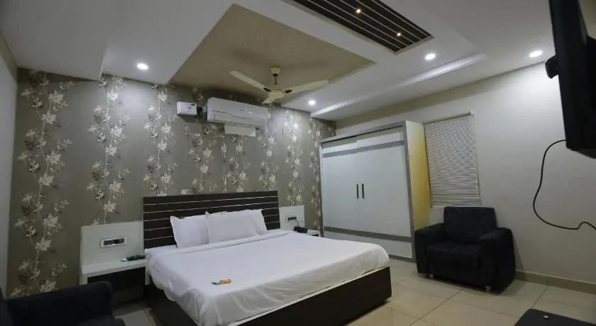 Hotel Devi Fortune - Image 1