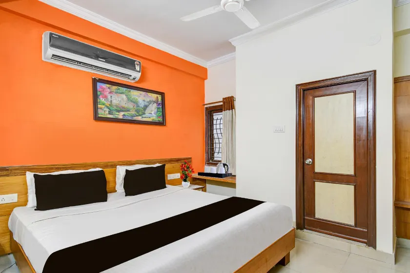 Collection O Sharath City Mall Formerly Delight Inn Gachibowli - Image 1