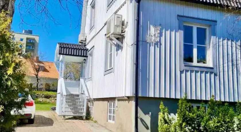 Apartment in private villa - Image 1
