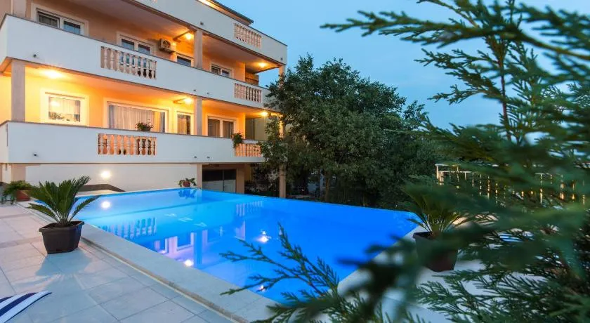 Apartments with pool Ivana Krk - Image 1