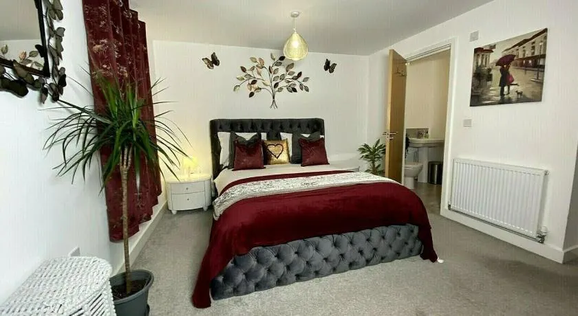 Igloo Magnolia Luxe Townhouse Stay I Free Parking - Image 1