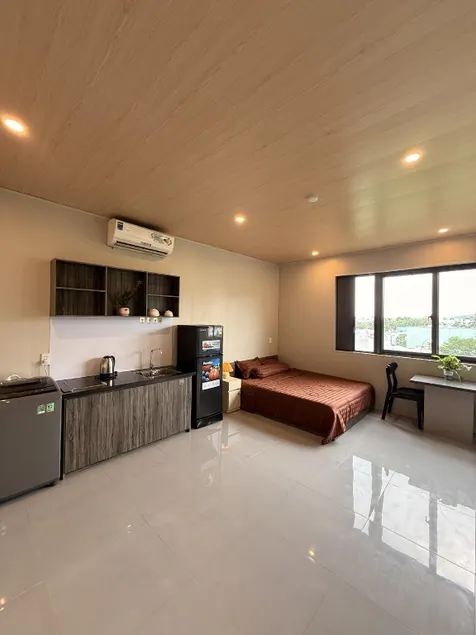 Modern Room - Large Window - Central Bus Station - Image 1