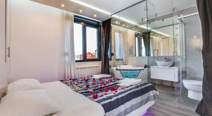 Luxury Boutique City Center Apartments - Image 1