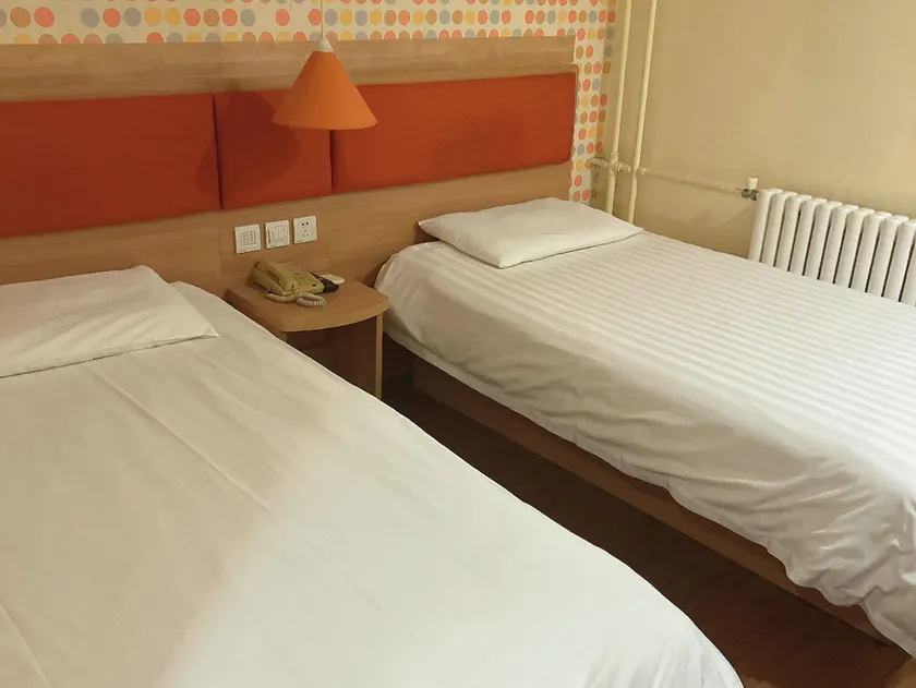 Homeinn · neo (Qingdao Taidong Pedestrian Street Hangzhou Road) - Image 1