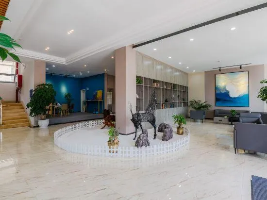 Zhenning Qianyi Hotel - Image 1
