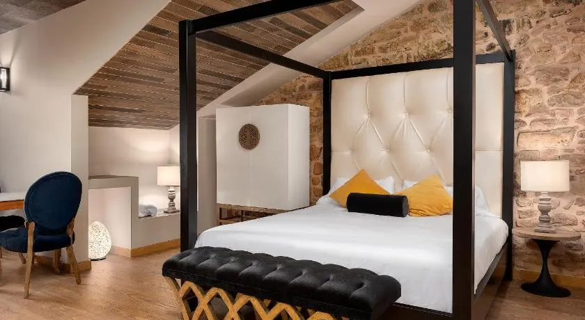 SUITE 1907 AVILES - Image 1