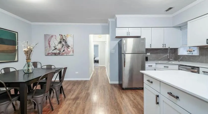 Beautiful Remodeled Penthouse Unit in Old Town - Image 1