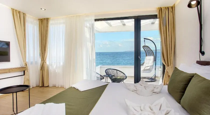 Olive Villas Beach Hotel - Image 1