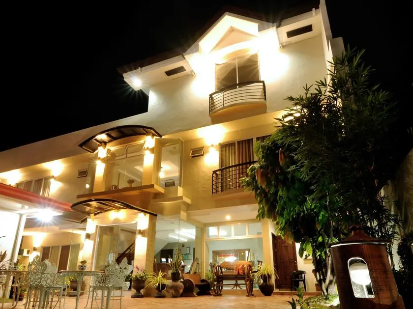 Harbour Gardens Tourist Inn - Image 1