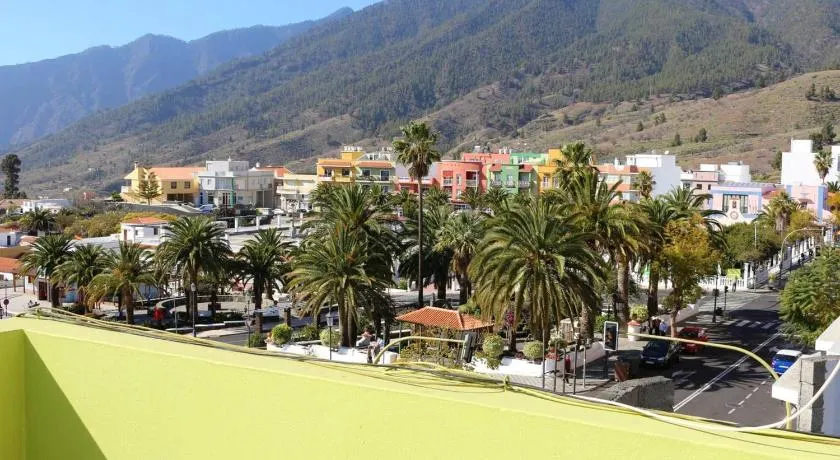 Welcoming apartment with mountain view - Image 1