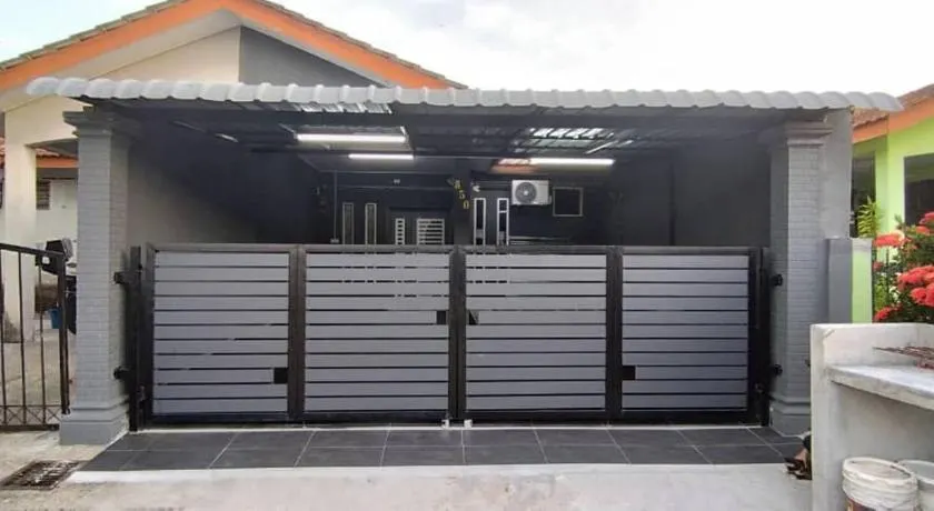 Black Homestay Teluk Kemang Port Dickson - Image 1