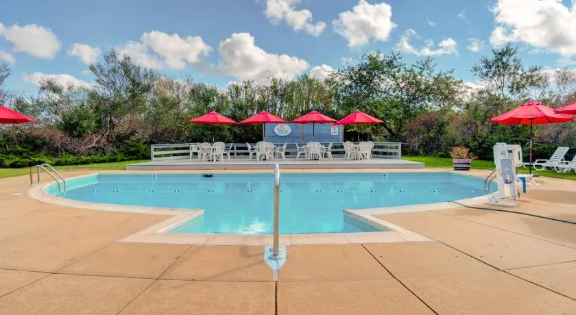 Island Inn - Image 1