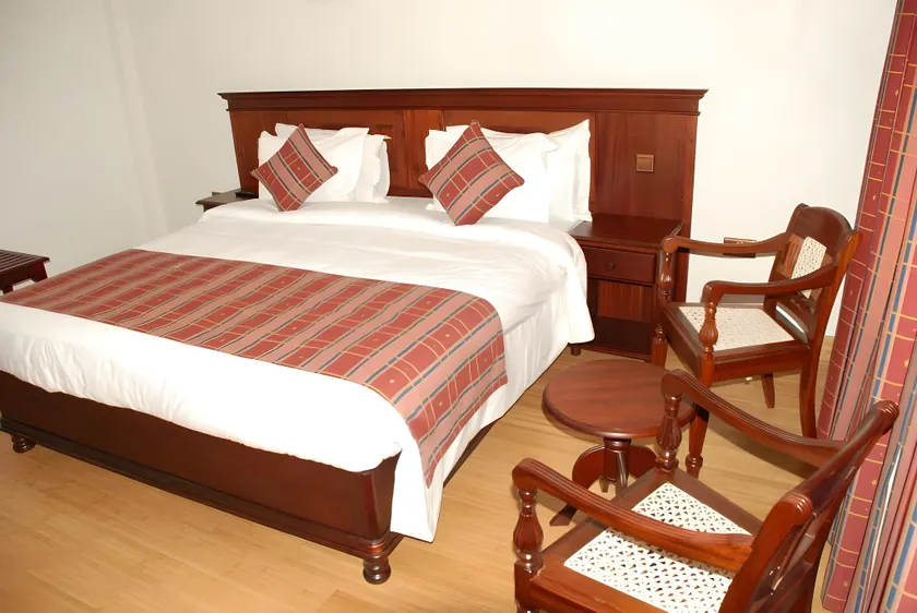 Eagle Palace Hotel - Image 1
