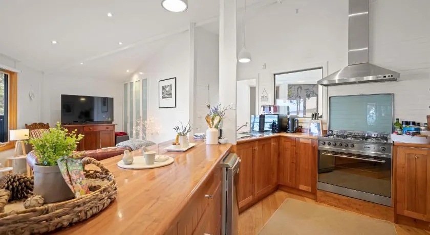 Blissful Birchs Bay - Gorgeous 3 Bedroom House - Image 1