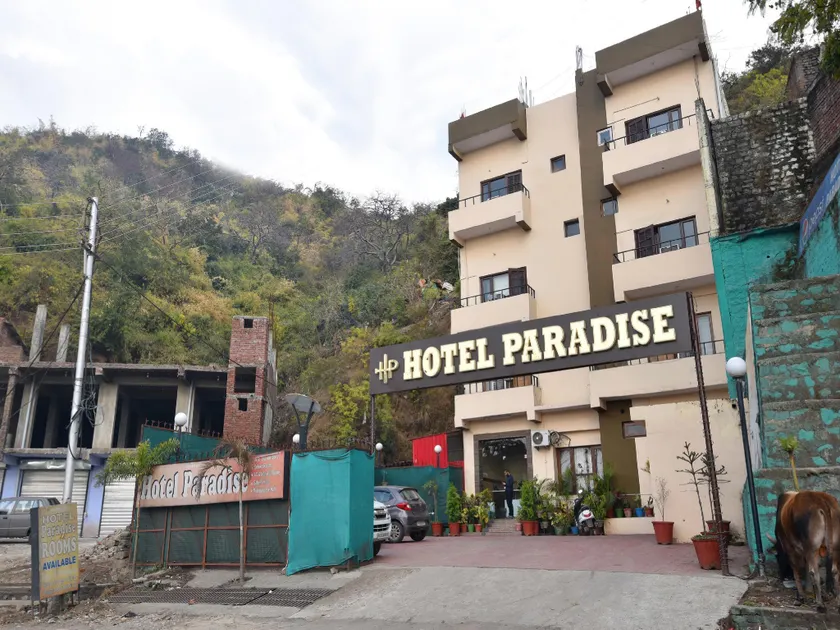 OYO 28322 Hotel Paradise - Image 1