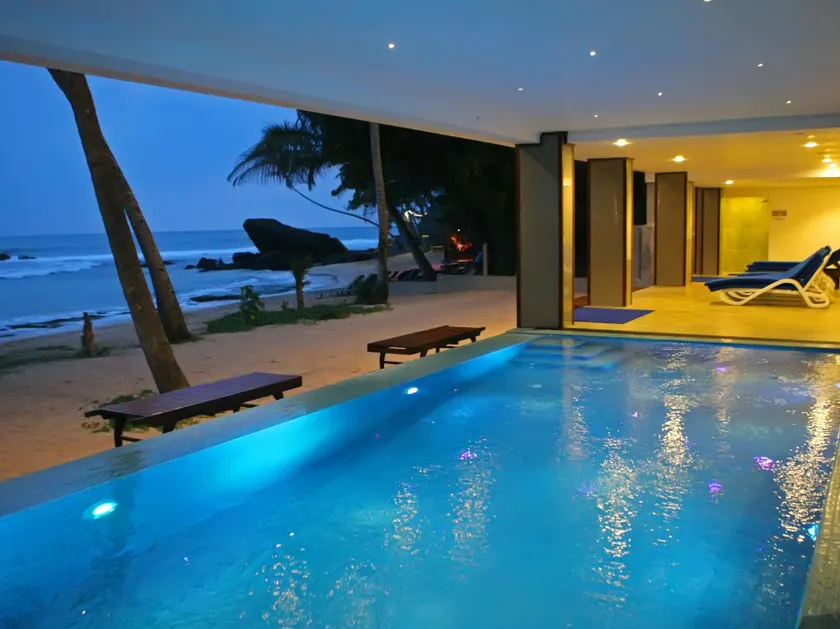 Sayura Beach Hotel - Image 1