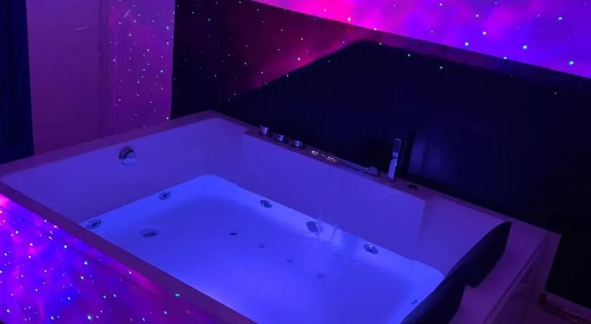 Paris La Défense - Santorin Apartment with jacuzzi - Image 1