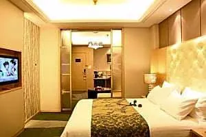 Laguna Hotel - Image 1