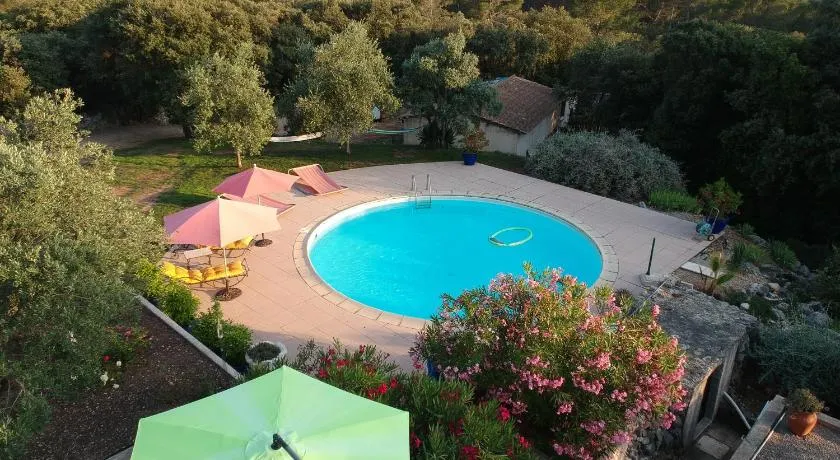 Le Petit Coin de Paradis - Image 1