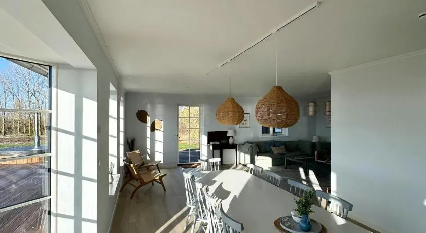 Ferienhaus mit Grill, Terrasse und Whirlpool | Meerblick - Image 1