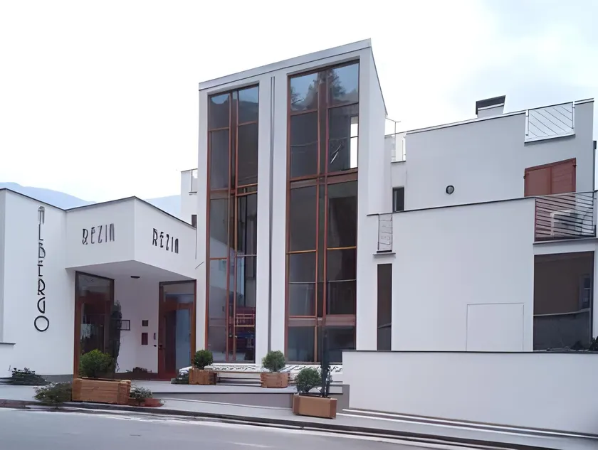 Hotel Rezia - Image 1