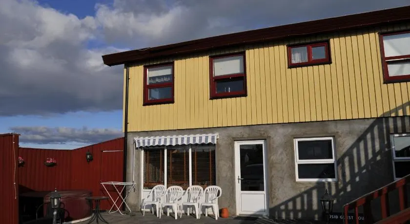 Húsid Guesthouse - Image 1