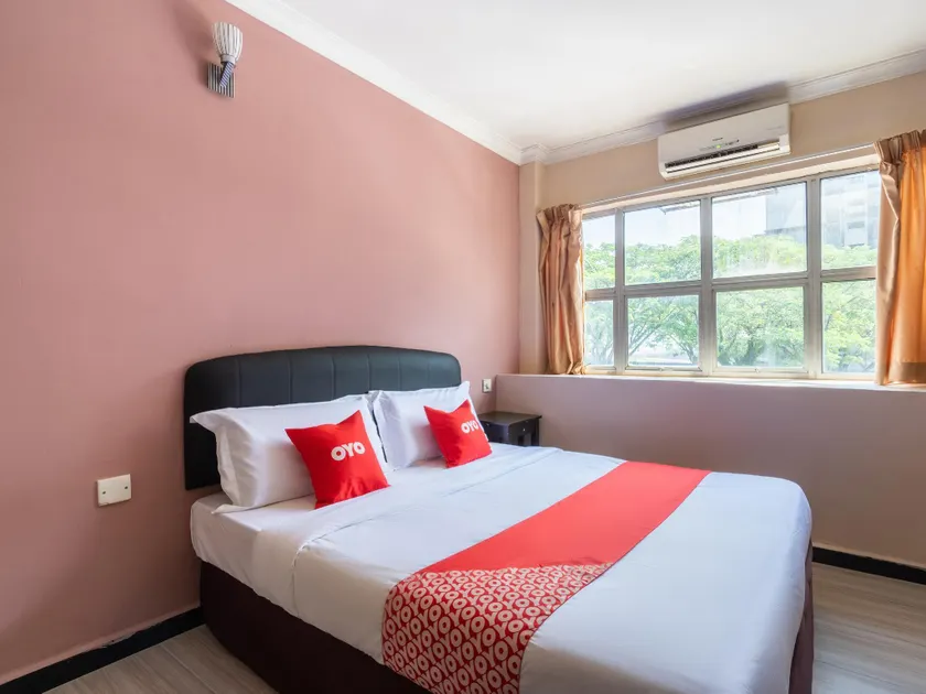 OYO 89844 Green Villa Hotel - Image 1