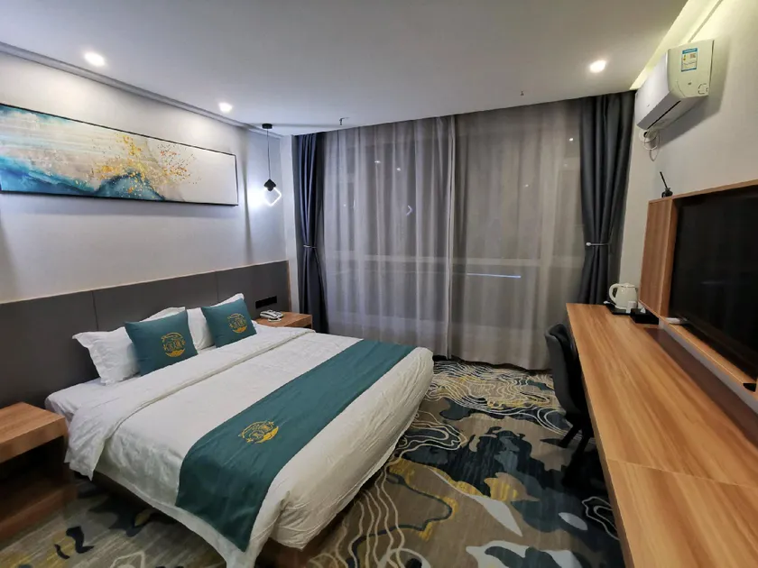 Milan Hotel - Image 1