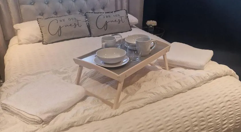 Lenox Bed and Breakfast - Image 1